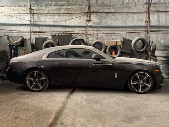 C&ograve;n đ&acirc;y l&agrave; h&igrave;nh ảnh Rolls-Royce Wraith ở Việt Nam l&agrave;m bạn với bụi trong một garage