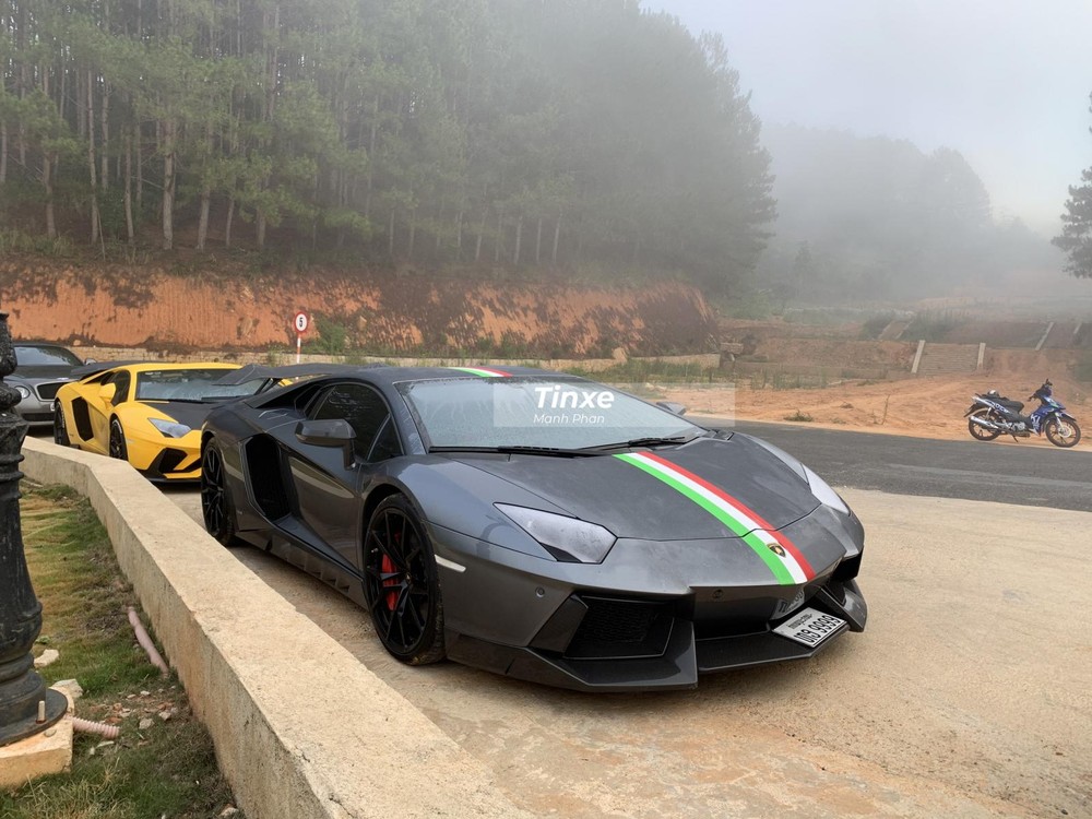 Chiếc siêu xe Lamborghini Aventador LP700-4 độ Novitec của trưởng đoàn Car Passion lúc còn mang bộ áo nguyên bản