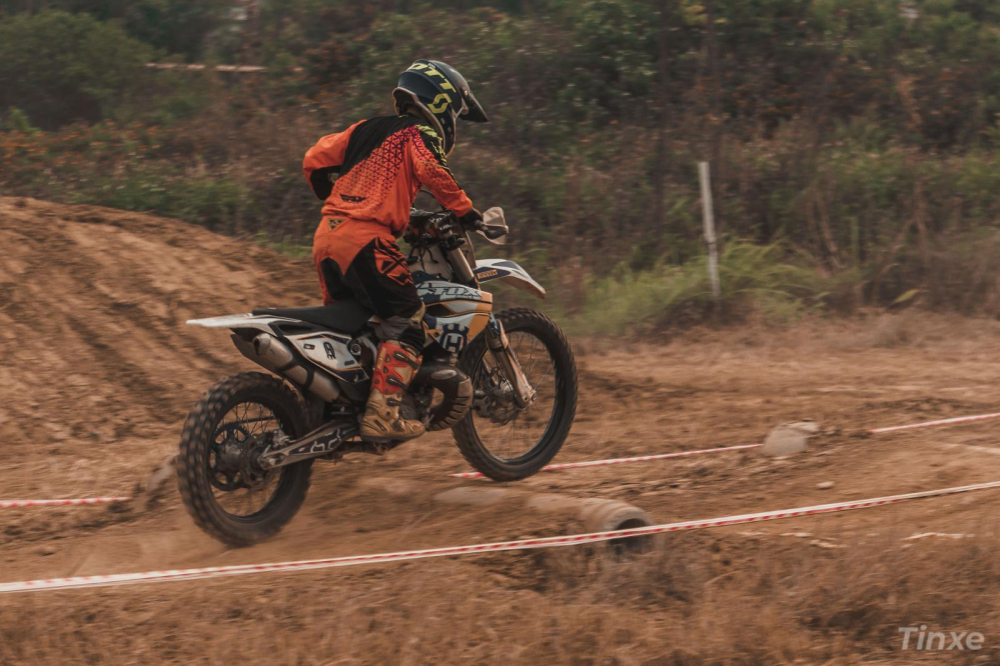 Đoạn đường off-road luôn chứa đựng những bất ngờ Đoạn đường off-road luôn chứa đựng những bất ngờ