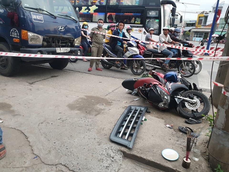 Người đ&agrave;n &ocirc;ng điều khiển xe m&aacute;y đ&atilde; tử vong