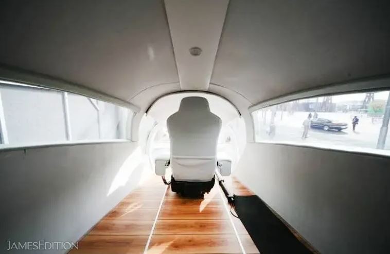 Bố cục một ghế ngồi duy nhất cho người l&aacute;i ở cabin ph&iacute;a trước