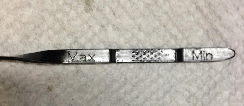 2 nấc Max và Min trên que thăm dầu 2 nấc Max và Min trên que thăm dầu
