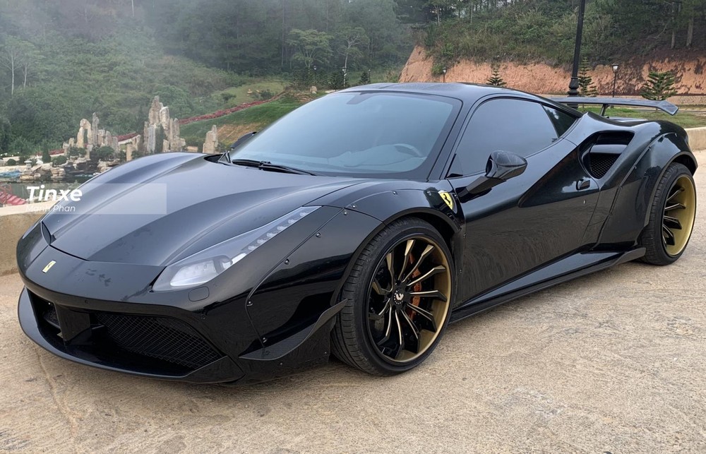 Chiếc Ferrari 488 GTB độ Liberty Walk độc nhất v&ocirc; nhị tại Việt Nam đ&atilde; lăn b&aacute;nh được hơn 11.000 km