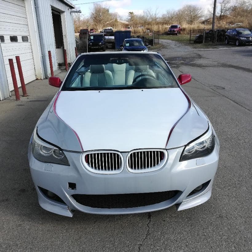 Chỉ cần nh&igrave;n tho&aacute;ng qua th&ocirc;i, người ta cũng thấy chiếc xe n&agrave;y kh&ocirc;ng thể n&agrave;o l&agrave; h&agrave;ng xịn gốc Đức