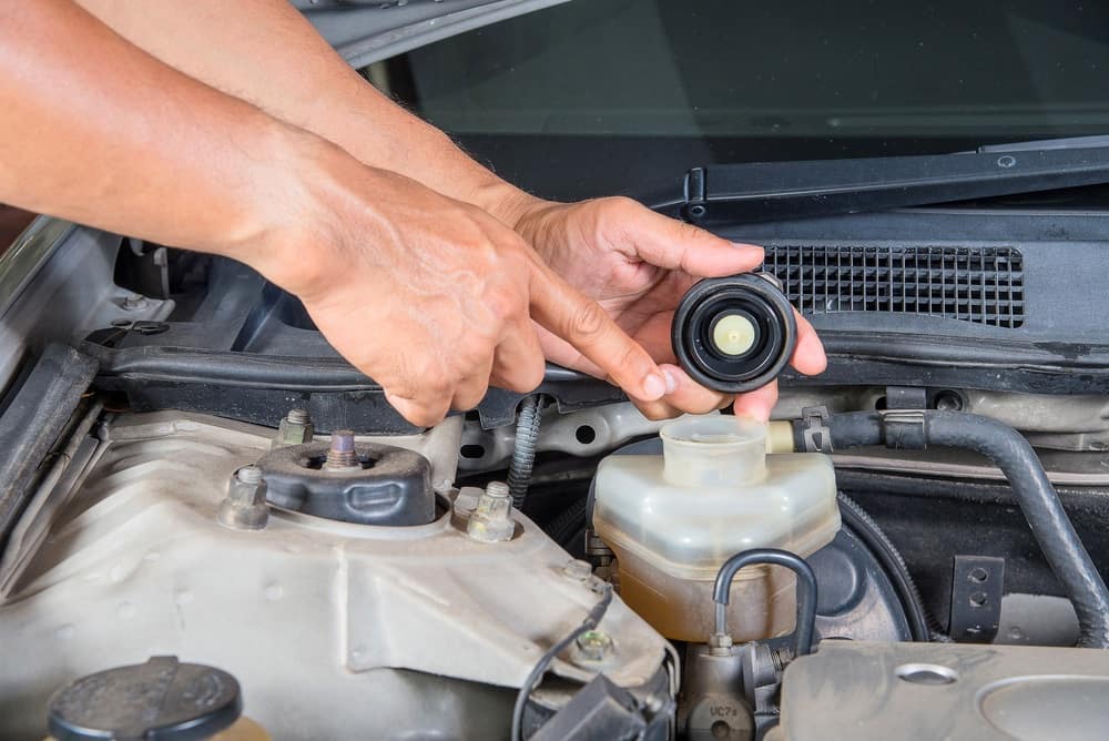 N&ecirc;n thay dầu phanh &ocirc; t&ocirc; sau mỗi 40.000 km hoặc sau 2-3 năm