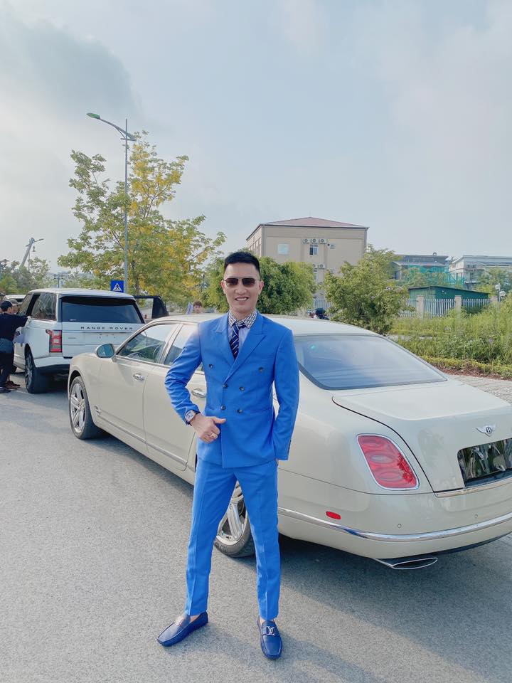 Giang hồ mạng Huấn hoa hồng chụp ảnh cùng Bentley Mulsanne và Range Rover màu trắng xuất hiện trong MV ca nhạc của mình