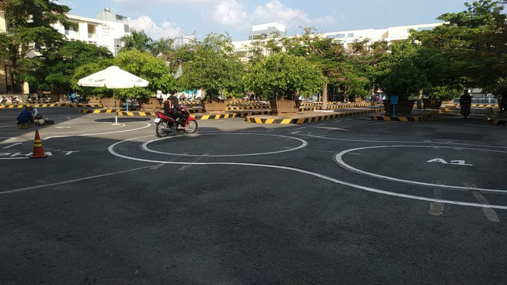 Nếu trừ đi thời gian nhận bằng, học viên tham gia đào tạo bằng lái xe A1 sẽ mất khoảng 2 tuần Nếu trừ đi thời gian nhận bằng, học viên tham gia đào tạo bằng lái xe A1 sẽ mất khoảng 2 tuần