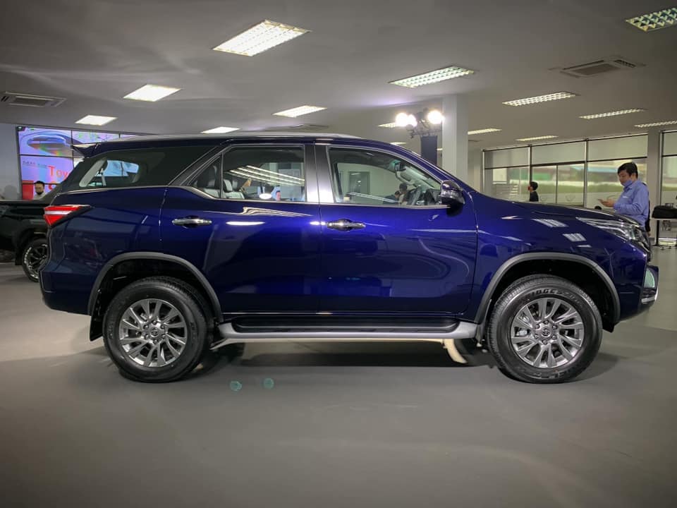 Toyota Fortuner 2020 bản thường dùng vành 18 inch