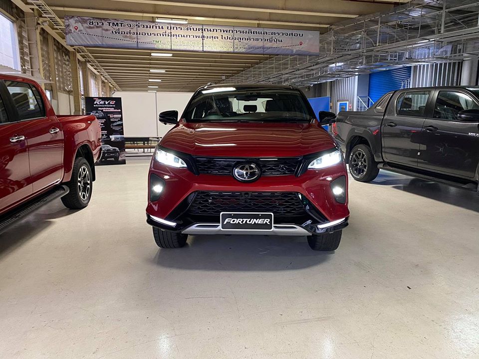 Toyota Fortuner Legender 2020 có thiết kế đầu xe khác hẳn bản thường