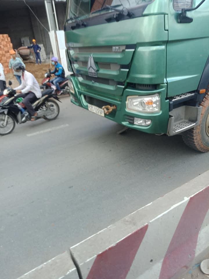 Chiếc xe ben g&acirc;y tai nạn