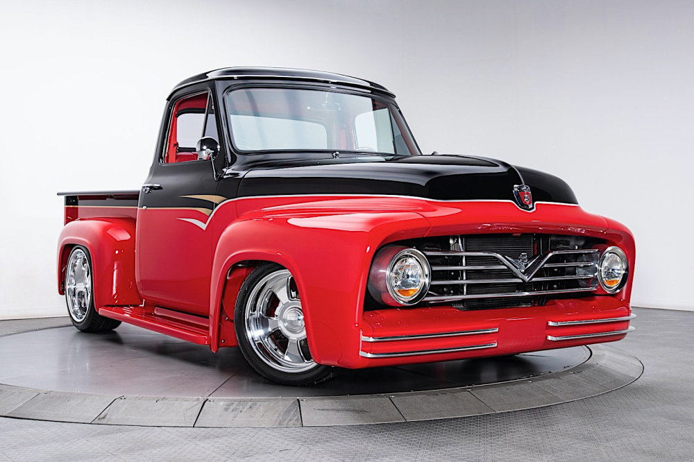 Ph&iacute;a trước của chiếc Ford F-100 1955 độ
