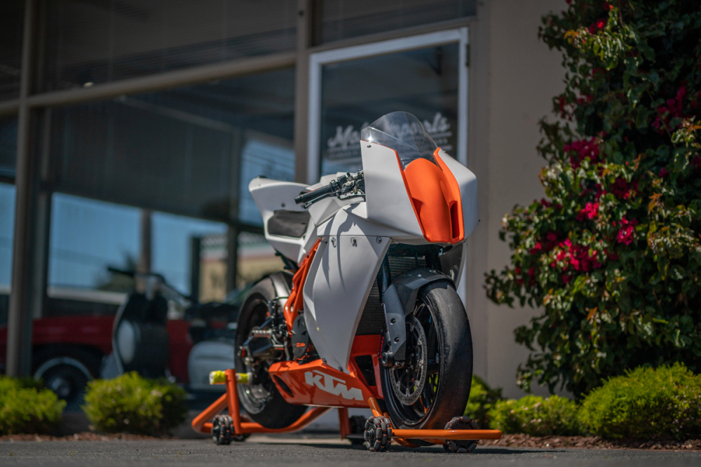 KTM RC8 R Track - Sport bike phiên bản trường đua cực mạnh KTM RC8 R Track - Sport bike phiên bản trường đua cực mạnh