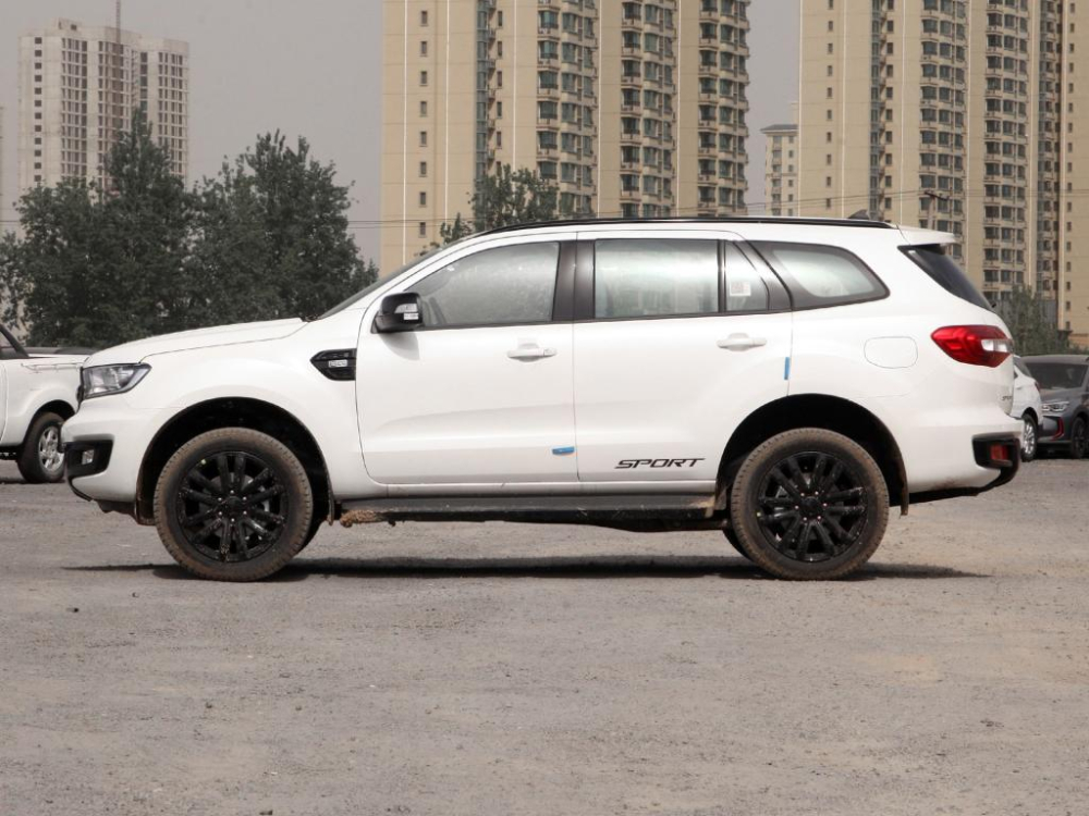 Ford Everest 2.3T EcoBoost 2020 dùng vành 20 inch màu đen