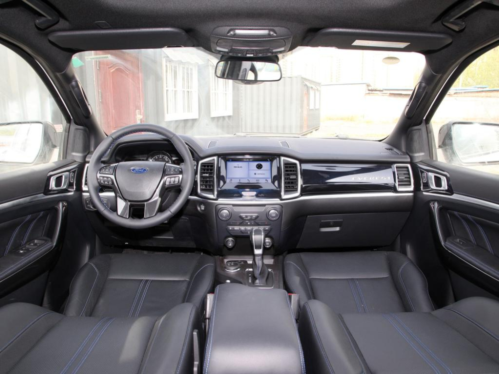 Nội thất bên trong Ford Everest 2.3T EcoBoost 2020 