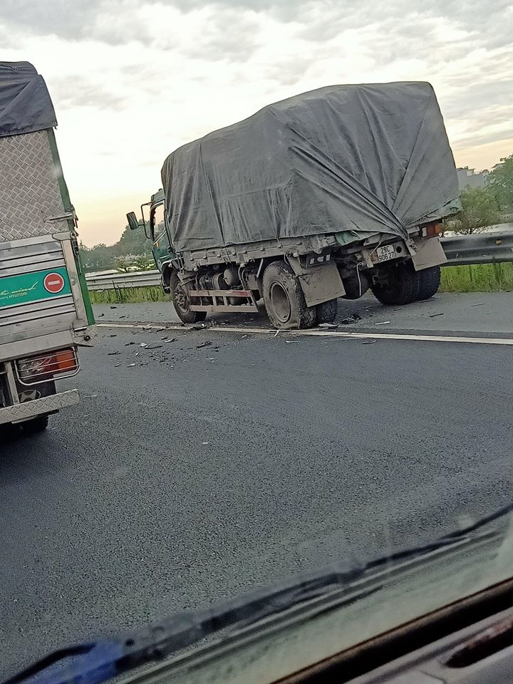 Chiếc &ocirc; t&ocirc; tải tại hiện trường vụ tai nạn