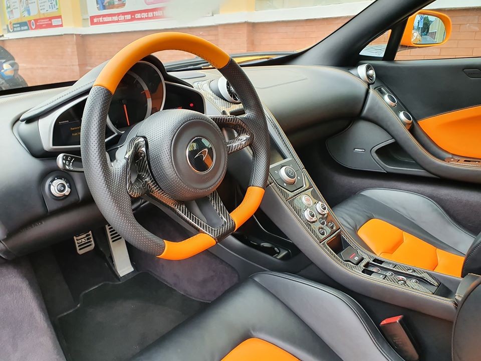 Do c&oacute; trọng lượng nặng hơn 40 kg so với bản Coupe, n&ecirc;n McLaren 650S Spider c&oacute; thời gian tăng tốc từ vị tr&iacute; xuất ph&aacute;t l&ecirc;n 100 km/h trong 3,1 gi&acirc;y, chậm hơn 0,1 gi&acirc;y so với 650S. 