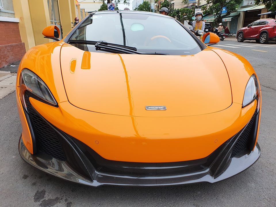 Chiếc si&ecirc;u xe mui trần McLaren 650S Spider l&uacute;c về Cần Thơ