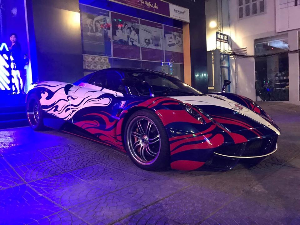 Cận cảnh diện mạo mới lạ của siêu phẩm Pagani Huayra độc nhất Việt Nam