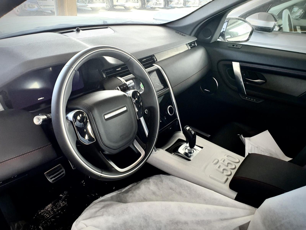 Nội thất tinh tế m&agrave; thực dụng của Land Rover Discovery Sport 2020.
