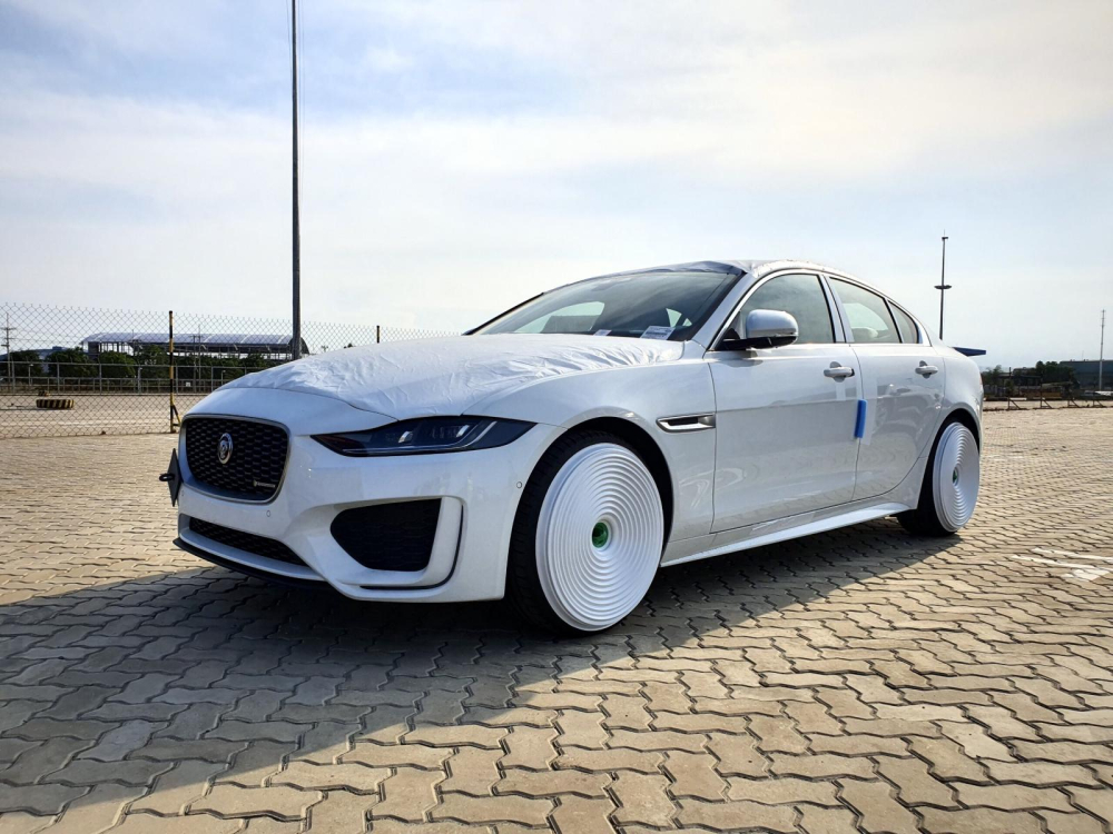 Jaguar XE 2020 xuất hiện tại Việt Nam.