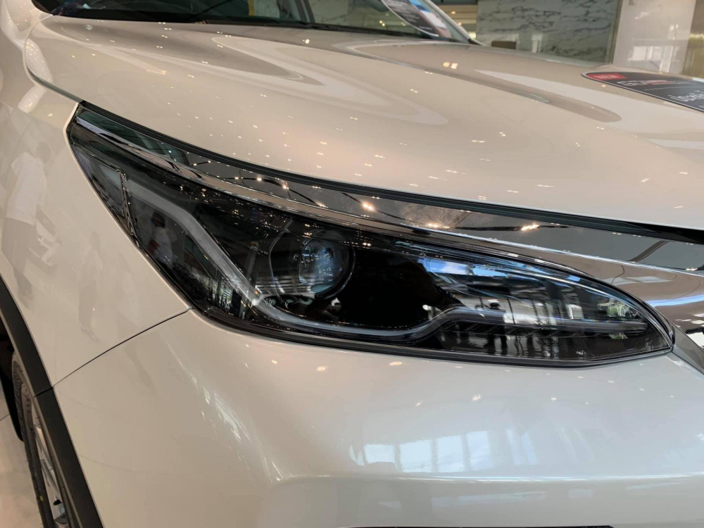 Đ&egrave;n pha Bi-LED của Toyota Fortuner 2.4 V 2020