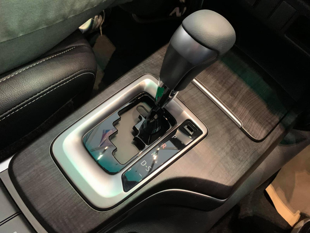 Toyota Fortuner 2.4 V 2020 d&ugrave;ng m&aacute;y dầu 2,4 l&iacute;t v&agrave; hộp số tự động 6 cấp