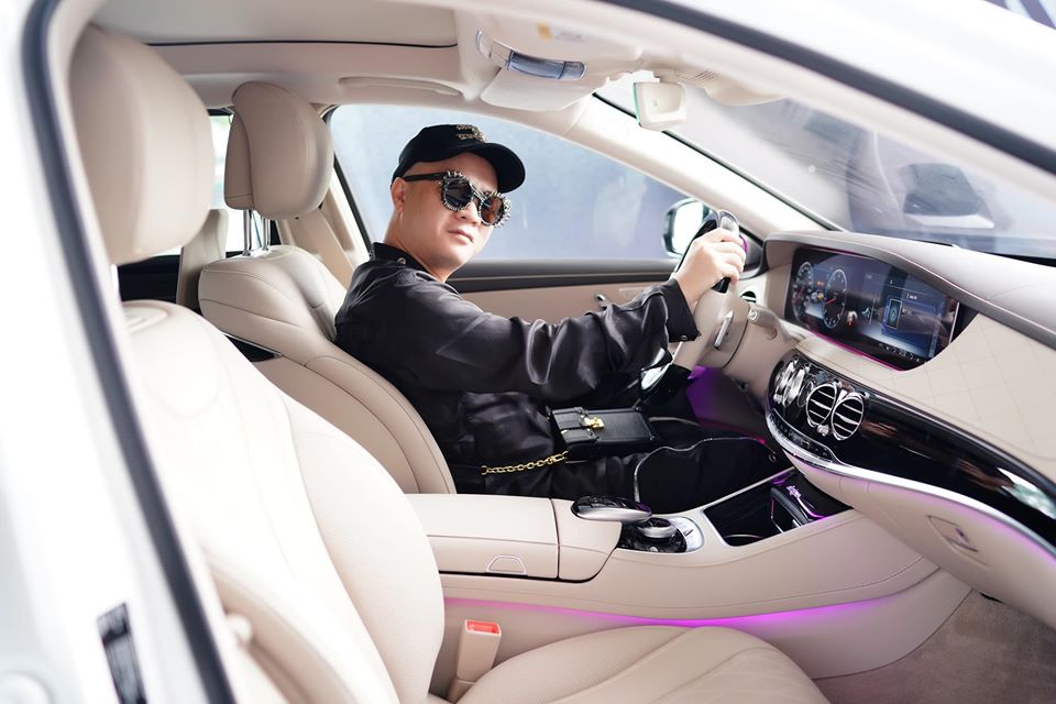 B&ecirc;n trong khoang l&aacute;i xe sang Mercedes-Benz S450L Luxury của nh&agrave; thiết kế Đỗ Mạnh Cường
