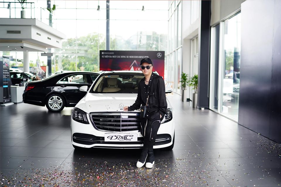 Nh&agrave; thiết kế Đỗ Mạnh Cường c&ugrave;ng chiếc xe sang Mercedes-Benz S450L Luxury mới mua
