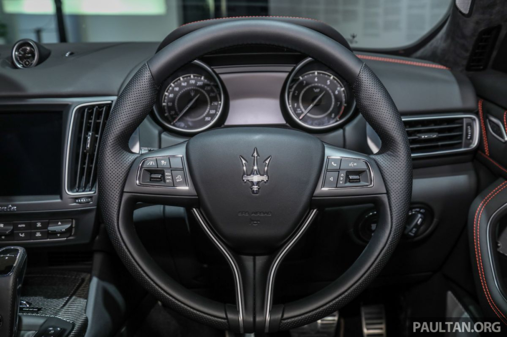 Cận cảnh vô lăng của Maserati Levante Trofeo Launch Edition Cận cảnh vô lăng của Maserati Levante Trofeo Launch Edition
