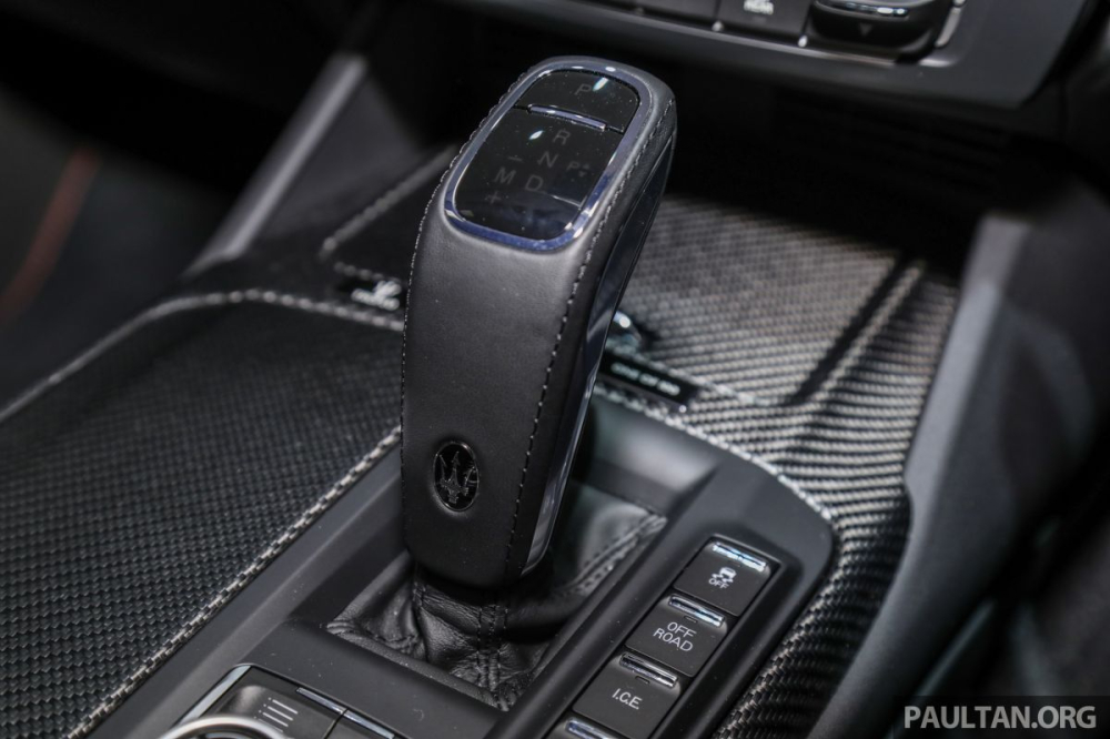 Động cơ kết hợp với hộp số tự động ZF 8 cấp và hệ dẫn động 4 bánh thông minh Q4 Intelligent AWD, nhờ đó, chiếc SUV Maserati Levante Trofeo Launch Edition có khả năng tăng tốc từ vị trí xuất phát lên 100 km/h chỉ trong thời gian 3,9 giây trước khi đạt tốc độ tối đa 304 km/h. Động cơ kết hợp với hộp số tự động ZF 8 cấp và hệ dẫn động 4 bánh thông minh Q4 Intelligent AWD, nhờ đó, chiếc SUV Maserati Levante Trofeo Launch Edition có khả năng tăng tốc từ vị trí xuất phát lên 100 km/h chỉ trong thời gian 3,9 giây trước khi đạt tốc độ tối đa 304 km/h.