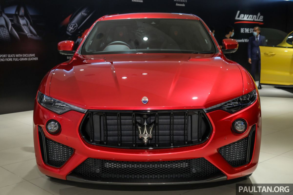 Vừa mới đây thôi, giới mê xe tại Việt Nam đã đón nhận một cặp xe Maserati Levante Trofeo chính hãng được mang về nước. Và khá thú vị là ngoài một chiếc Maserati Levante Trofeo màu vàng của Minh Vừa mới đây thôi, giới mê xe tại Việt Nam đã đón nhận một cặp xe Maserati Levante Trofeo chính hãng được mang về nước. Và khá thú vị là ngoài một chiếc Maserati Levante Trofeo màu vàng của Minh Nhựa thì còn có một chiếc Maserati Levante Trofeo thuộc phiên bản siêu hiếm đó chính là Launch Edition chỉ được sản xuất 100 chiếc trên toàn thế giới xuất hiện tại dải đất hình chữ S.