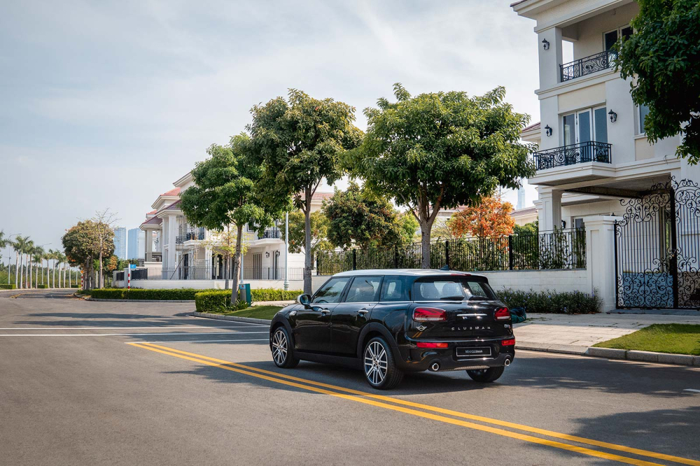 Người mua MINI Clubman 2020 có thể phối với nóc trắng tương phản