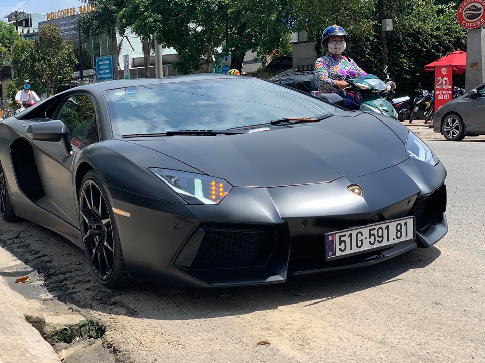 Lamborghini Aventador LP700-4 đen nhám lúc còn ở Phú Quốc