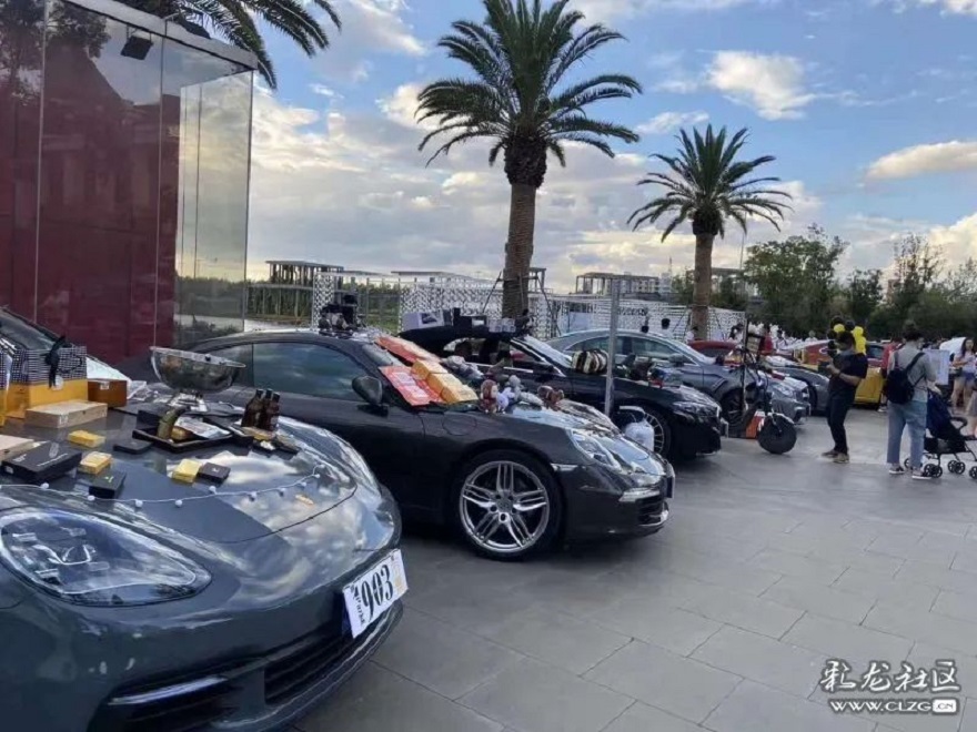 Một d&agrave;n xe Porsche tại sự kiện