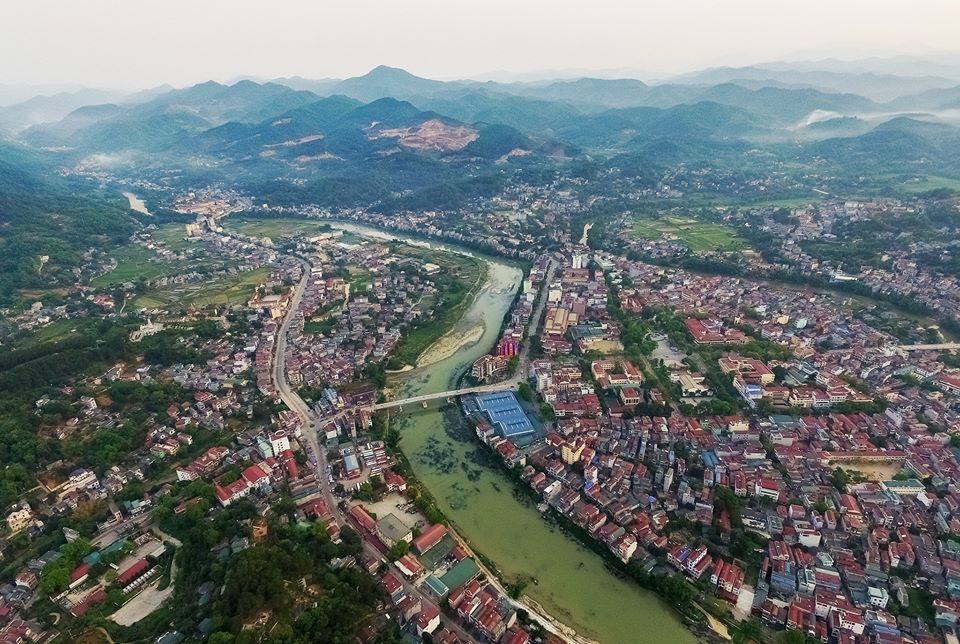 Th&agrave;nh phố Cao Bằng nh&igrave;n từ tr&ecirc;n cao