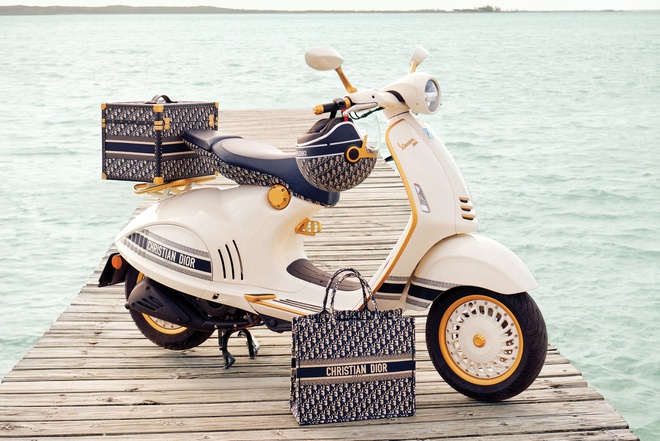 C&aacute;c phụ kiện đi k&egrave;m Vespa 946 Christian Dior