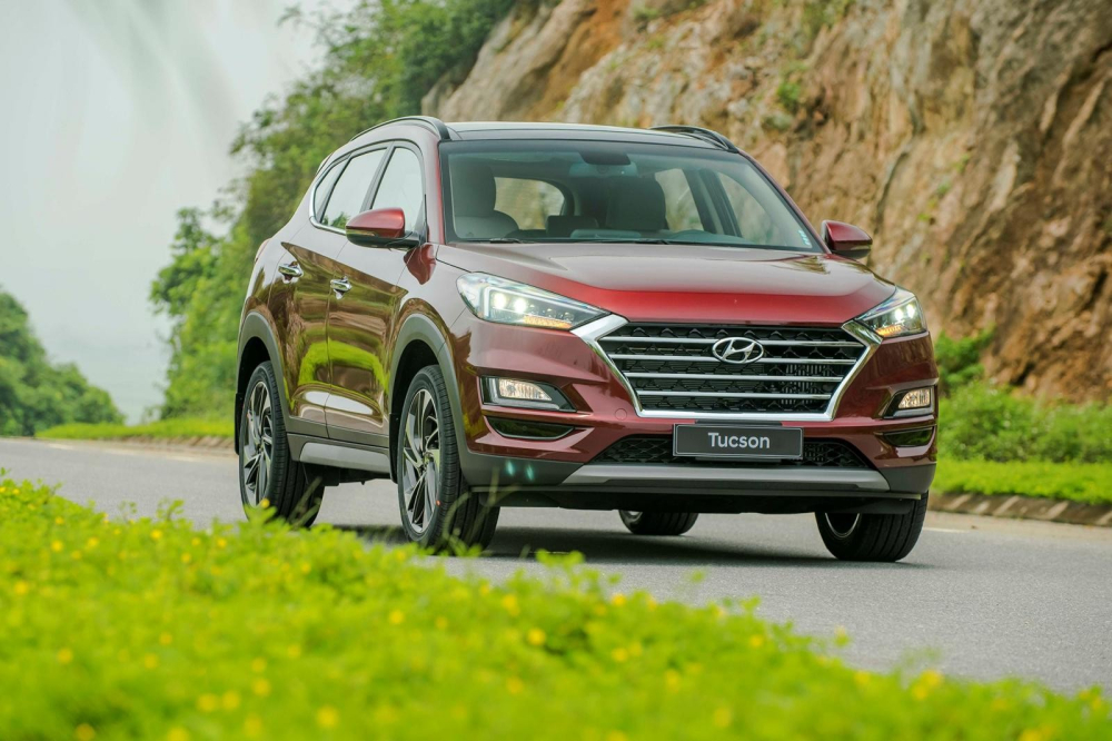 K&iacute;ch thước tổng thể của Hyundai Tucson l&agrave; 4.480 x 1.850 x 1.665 mm (D x R x C), khoảng s&aacute;ng gầm đạt 172 mm
