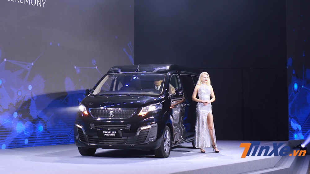 Giá xe Peugeot Traveller