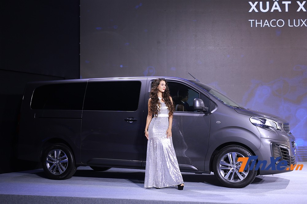 Giá xe Peugeot Traveller