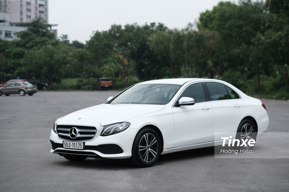 Mercedes-Benz E180 có thiết kế ngoại thất rất đi vào lòng người Mercedes-Benz E180 có thiết kế ngoại thất rất đi vào lòng người