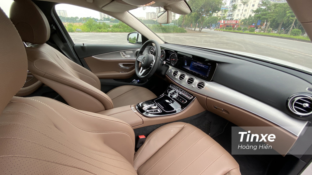 Trang bị an toàn của Mercedes-Benz E180 cũng chỉ ở mức vừa đủ. Trang bị an toàn của Mercedes-Benz E180 cũng chỉ ở mức vừa đủ.