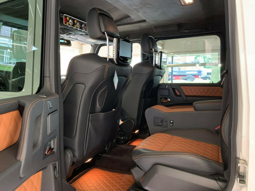 Hàng ghế thứ hai của chiếc Mercedes G63 AMG 6x6
