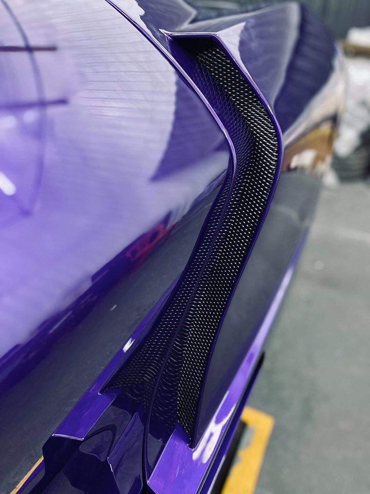 Cận cảnh màu sơn tím trên chiếc siêu xe McLaren 720S có gói độ N-Largo của hãng Novitec đang được doanh nhân Vũng Tàu thực hiện độ