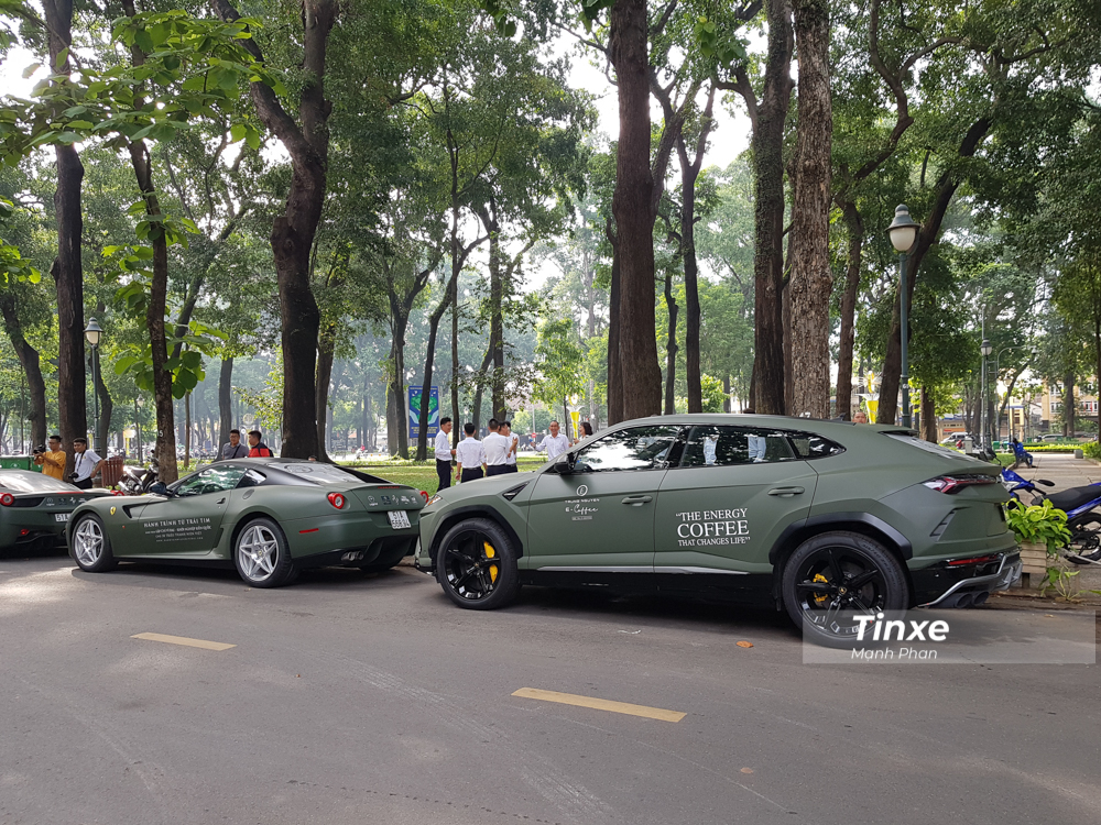 Việc sở hữu siêu SUV Lamborghini Urus cũng đã giúp cho Chủ tịch Trung Nguyên là người đầu tiên Việt Nam sở hữu đến 4 chiếc SUV quyền lực bao gồm Range Rover, Bentley Bentayga, Mercedes-AMG G-Class và Lamborghini Urus. Giới thạo tin cho hay, không lâu nữa chiếc SUV siêu sang Rolls-Royce Cullinan sẽ về garage của ông Đặng Lê Nguyên Vũ.