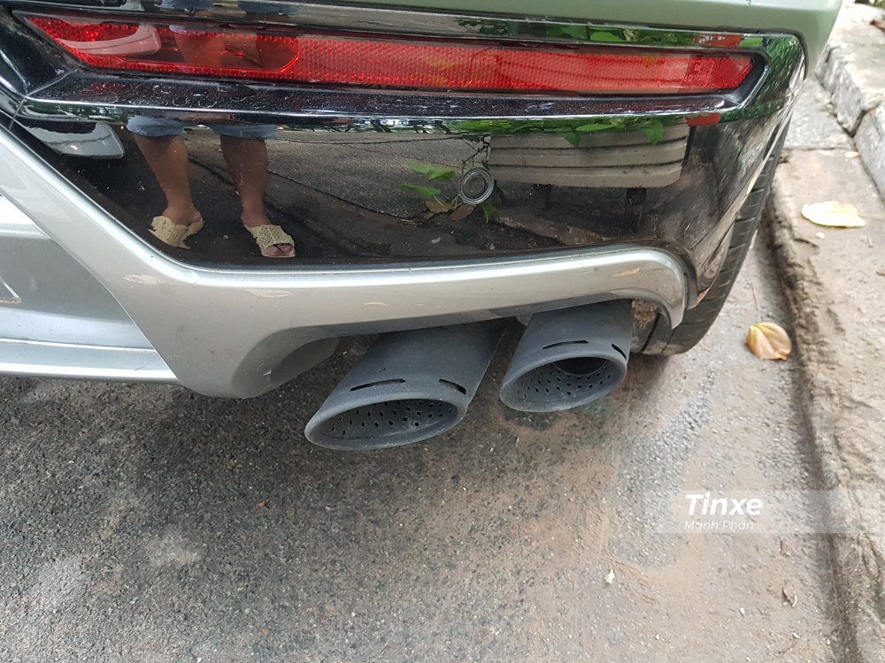 Động cơ kết hợp cùng hộp số tự động 8 cấp và hệ dẫn động 4 bánh giúp Lamborghini Urus có thể tăng tốc từ vị trí xuất phát lên 100 km/h chỉ trong thời gian 3,6 giây trước khi đạt vận tốc tối đa 305 km/h.