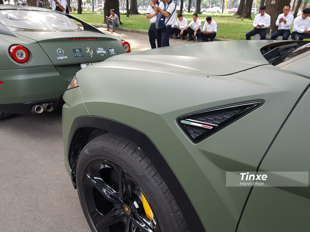  Siêu SUV Lamborghini Urus đổi màu sơn từ vàng sang xanh quân đội là chiếc đầu tiên nhập khẩu theo diện không chính hãng