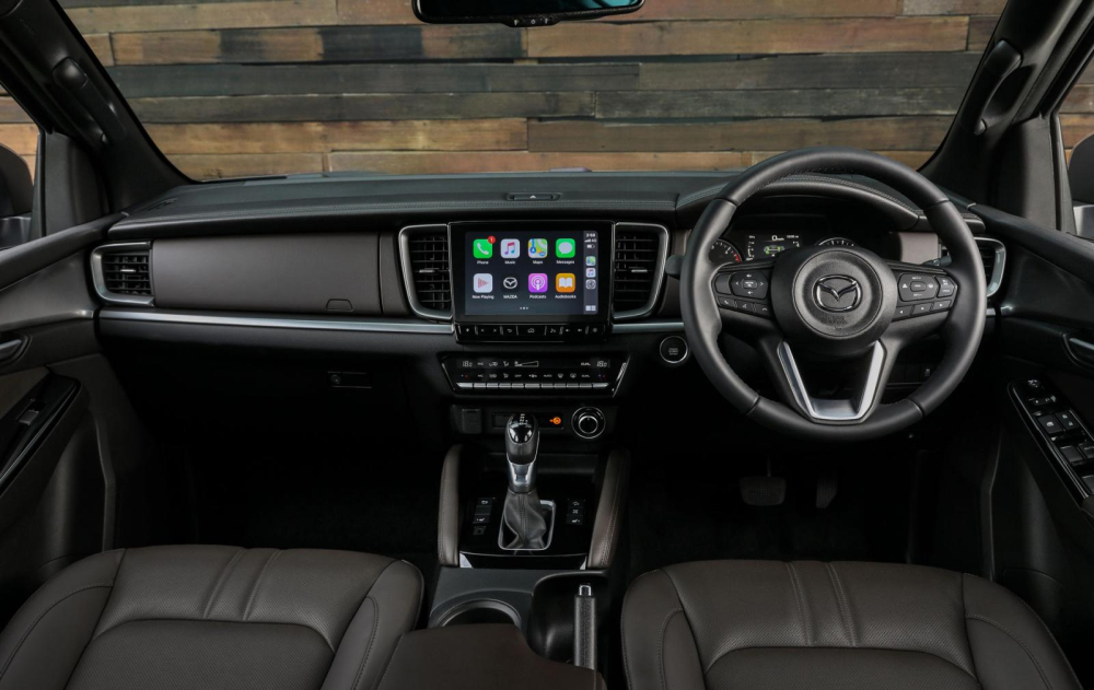 Mazda BT-50 mới c&oacute; v&ocirc; lăng 3 chấu thể thao v&agrave; m&agrave;n h&igrave;nh th&ocirc;ng tin giải tr&iacute; cỡ lớn