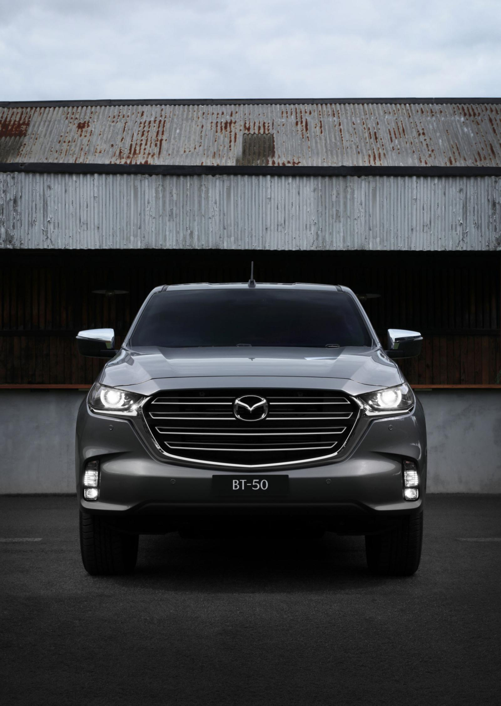 Cận cảnh thiết kế đầu xe của Mazda BT-50 mới