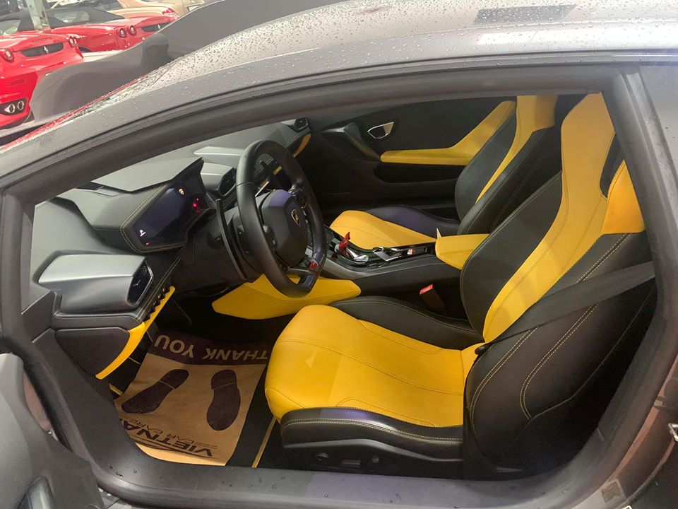 Khoang nội thất của siêu xe Lamborghini Huracan đang rao bán 12,5 tỷ đồng