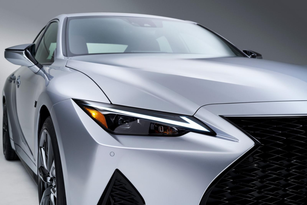 Đèn pha xe Lexus IS 2021